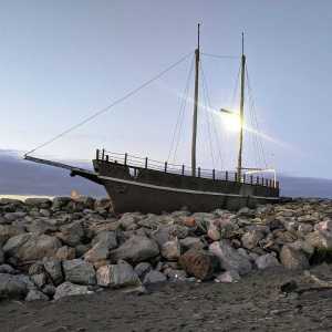 Tambo Shipwreck Memorial Hokitika 