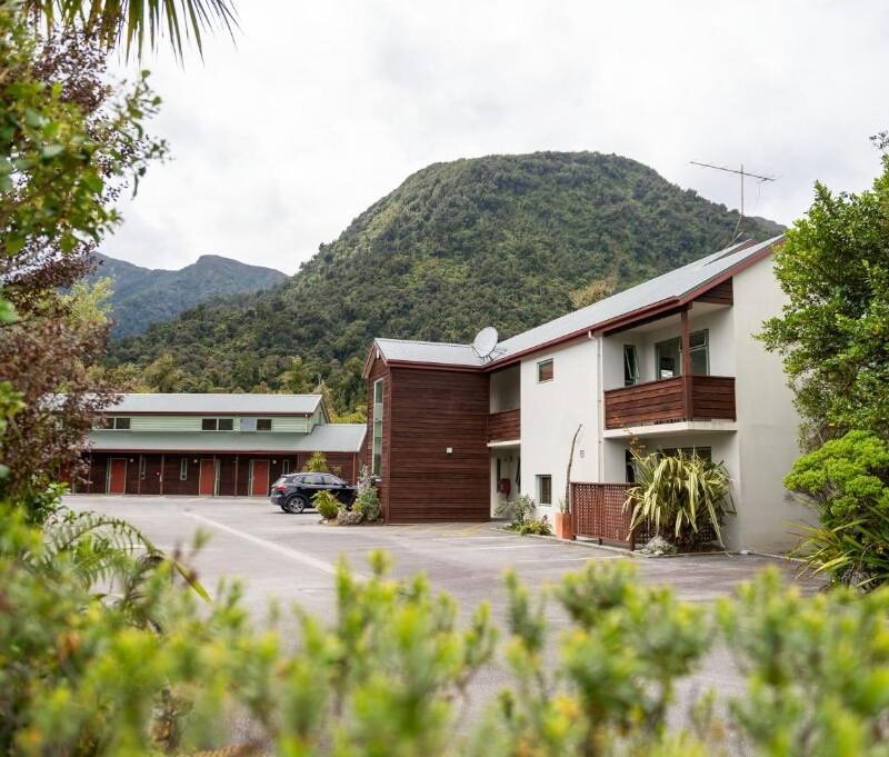 Punga Grove Motels and Suites